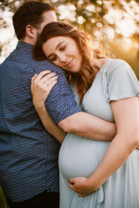 fall maternity portrait with husband | jess flagel photo | seattle maternity photographer