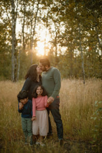 Golden hour family portrait in field | Jess Flagel Photo | Seattle family photographer